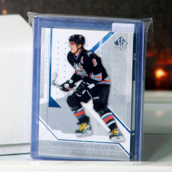A Series of 100+ Randomly Assorted Hockey Cards (No 90s Cards) & 5 Specialty! - Picture 3 of 3